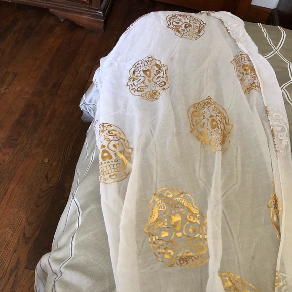 Scarf - Picture 1 of 1